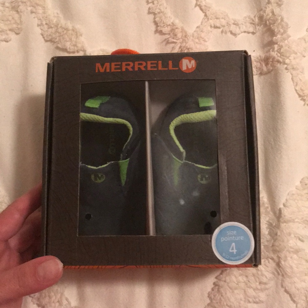 Merrell crib shoes size 4